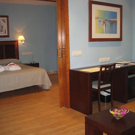 Arva Santiago 4* León