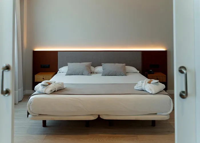 Arva Santiago לאון